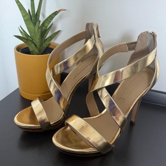 BCBG gold leather strappy heel sandals - size 7 - Picture 4 of 7